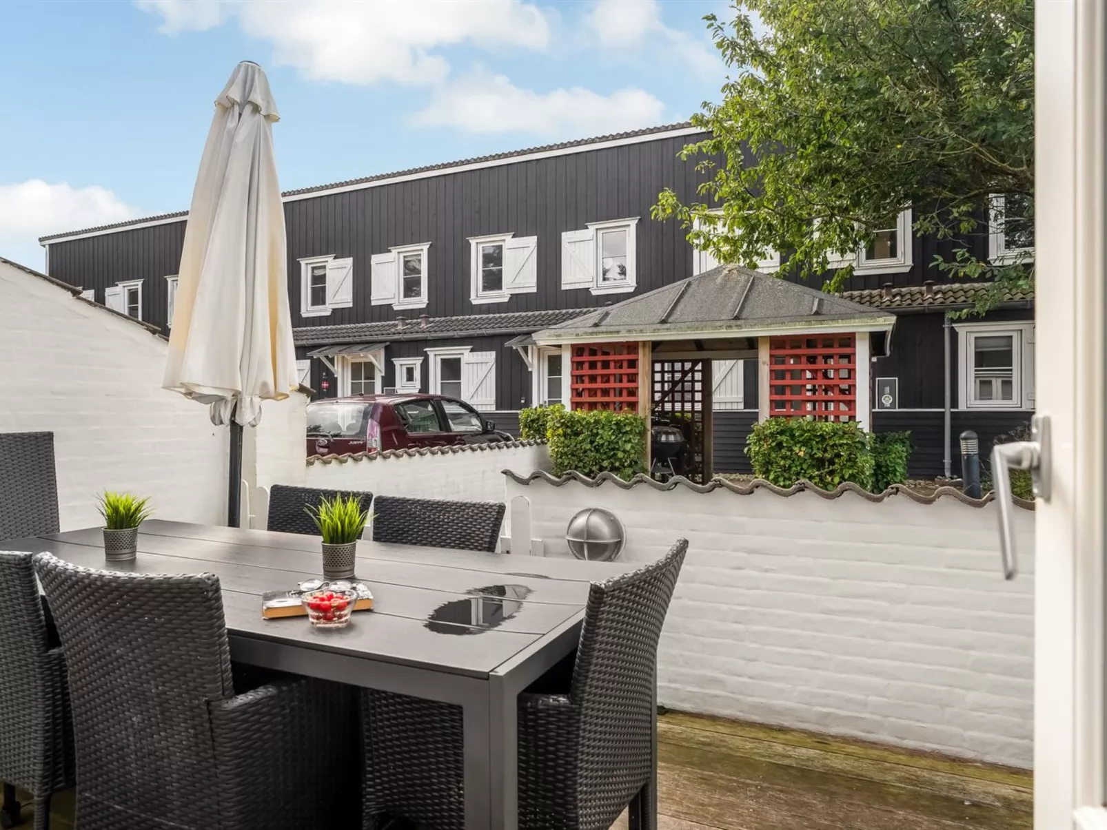 "Epiphania" - 100m to the fjord-Buiten