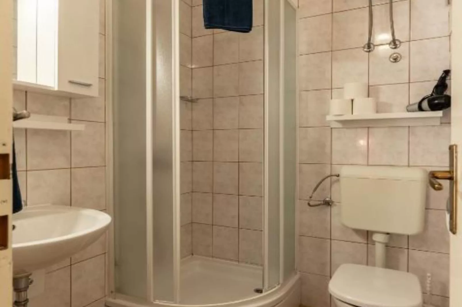 Apartment Verde Blu - Two Bedroom Apartment With Terrace And Garden View-Badkamer