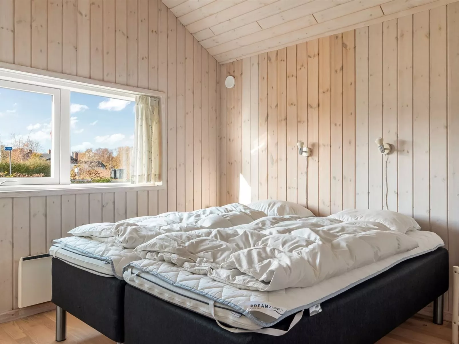 "Tjorven" - 400m from the sea-Binnen