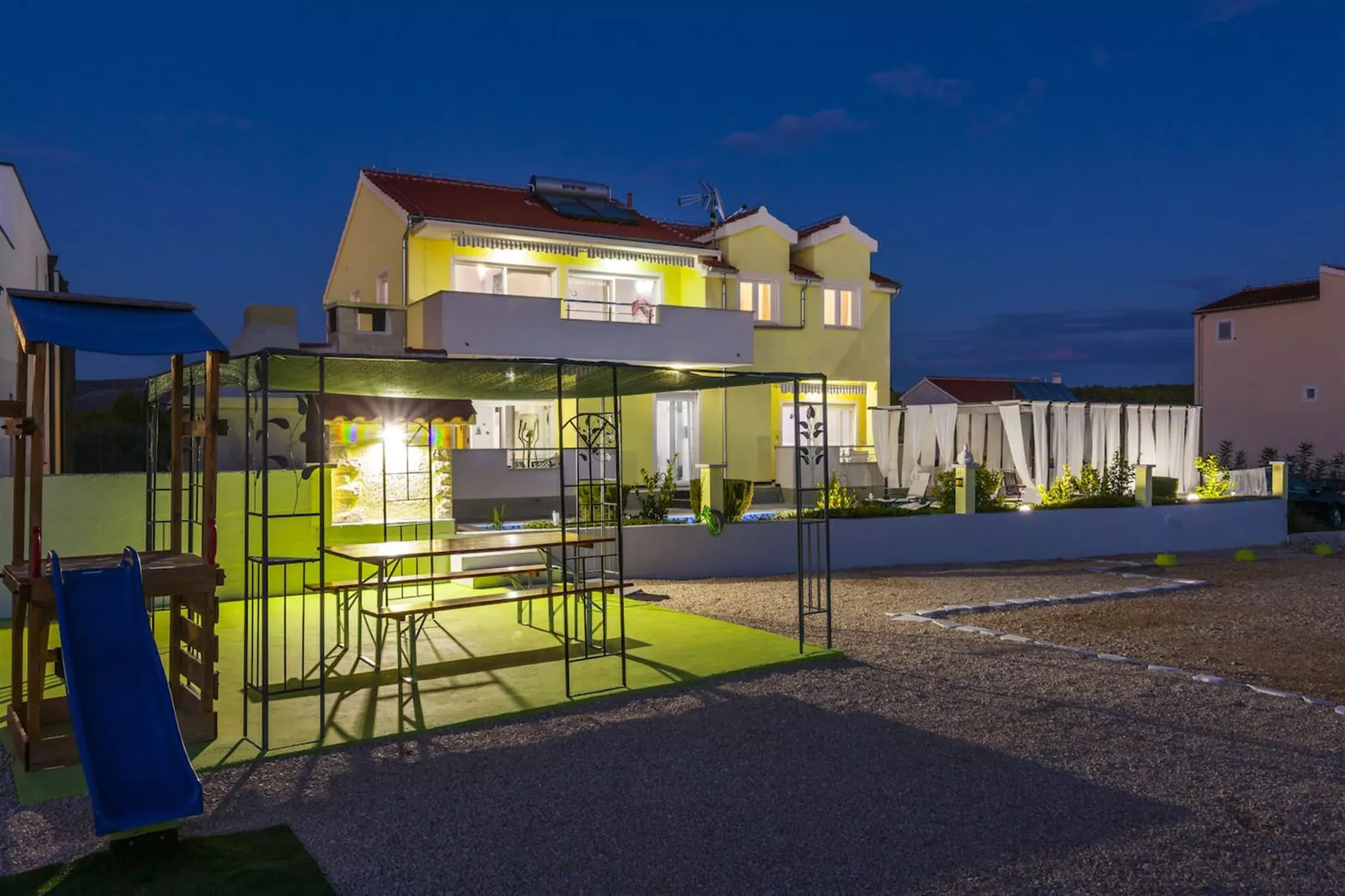 Sea view Villa Brodarica-Buitenkant zomer