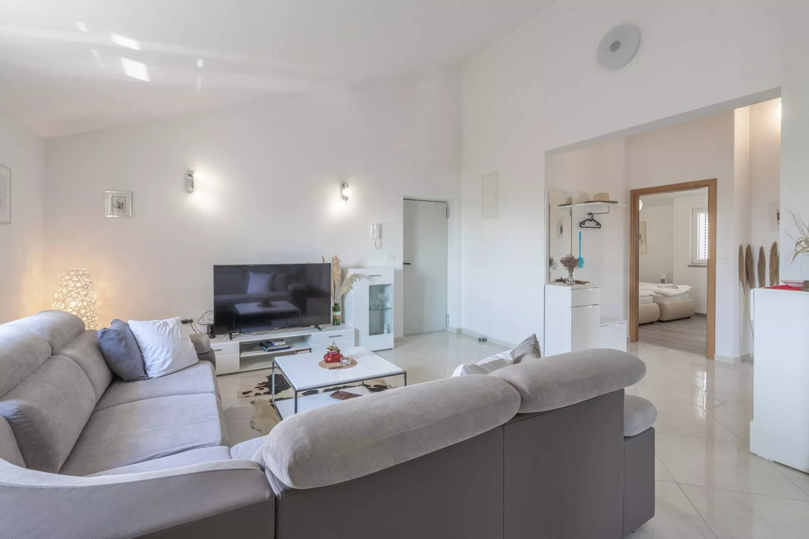 Sea view apartment Privlaka-Woonkamer