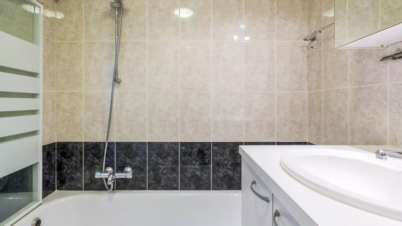 Majestic Stad - 002-Badkamer