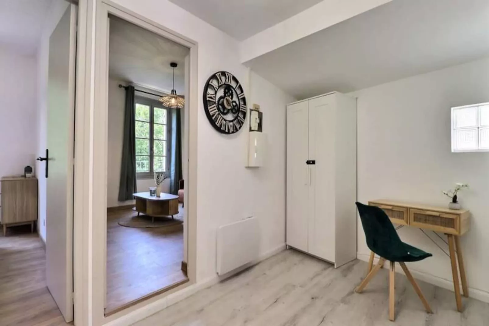 Nuance Arl&eacute;sienne &ndash; &eacute;l&eacute;gance & Confort En Centre-ville-Niet-getagd