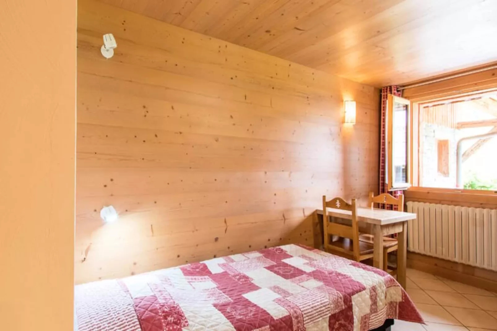 Résidence Solaret - Violettes-Niet-getagd