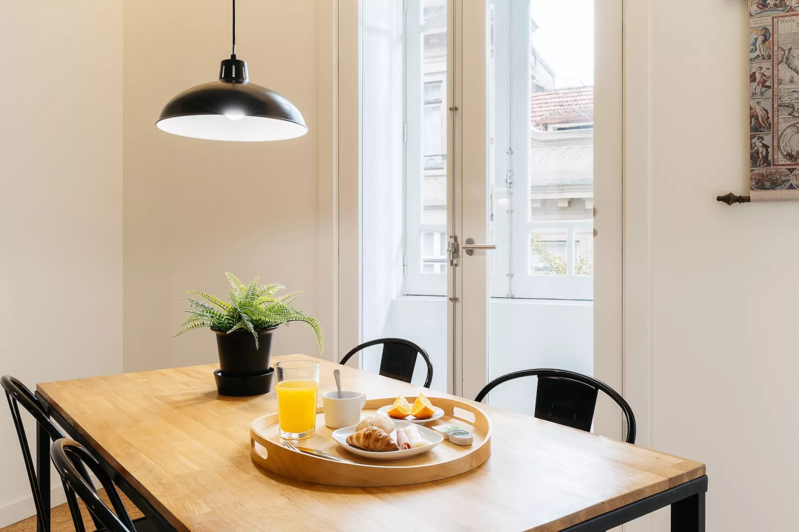 On Trend Nightlife Studio 303-Eetkamer