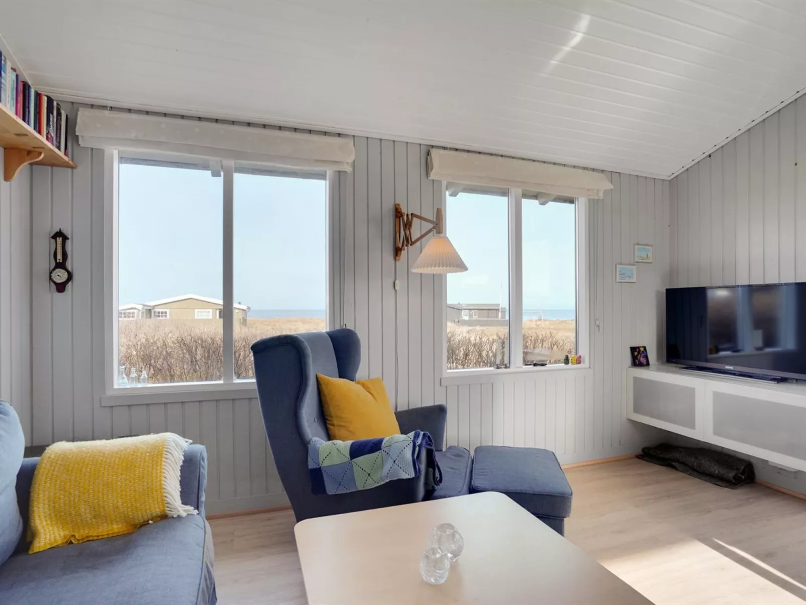 "Jace" - 75m from the sea-Binnen