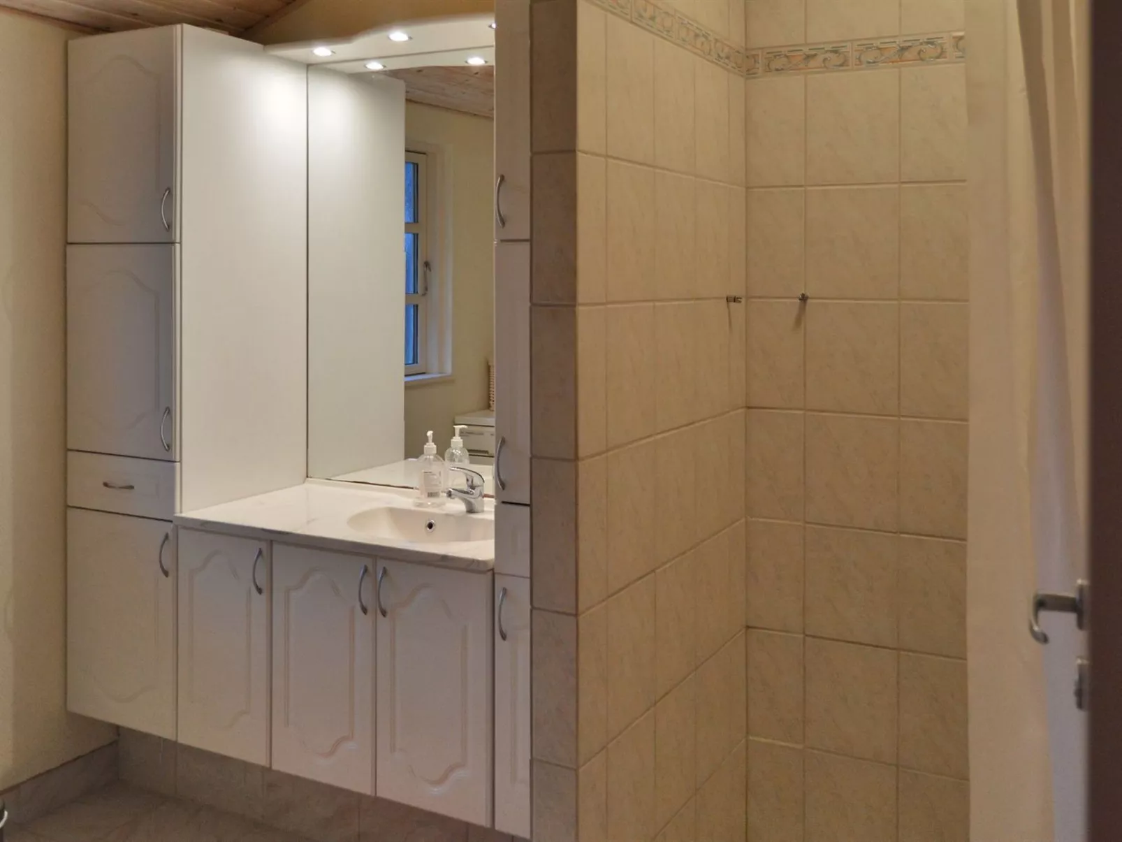 "Nitis" - 200m from the sea-Binnen