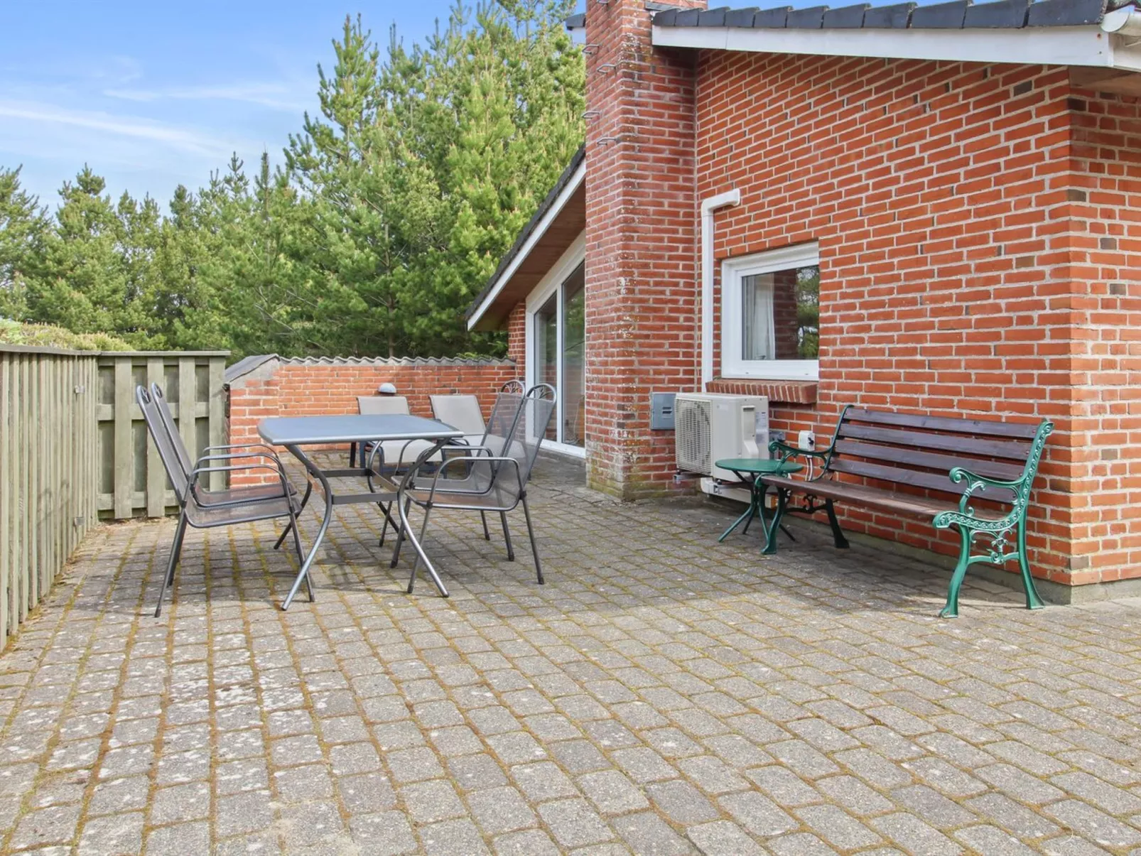 "Elsy" - 2.6km from the sea-Buiten