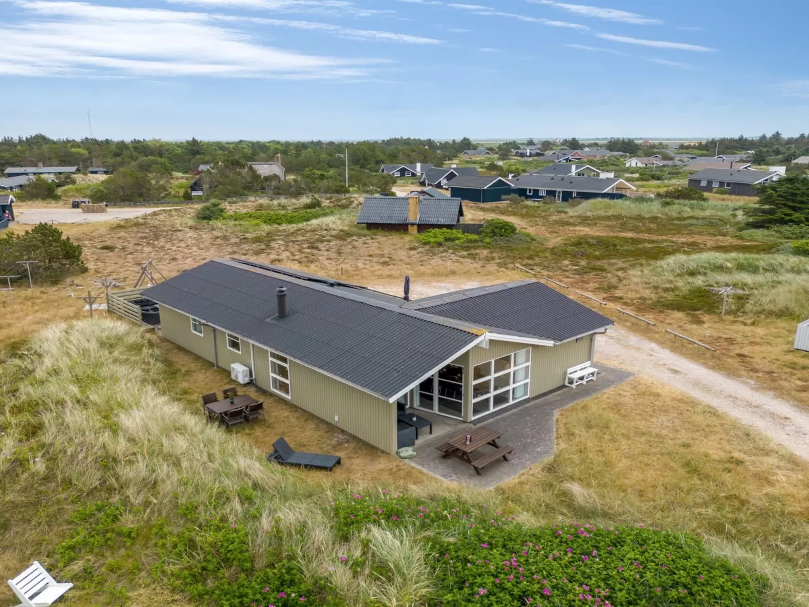 "Drifa" - 600m from the sea-Buiten