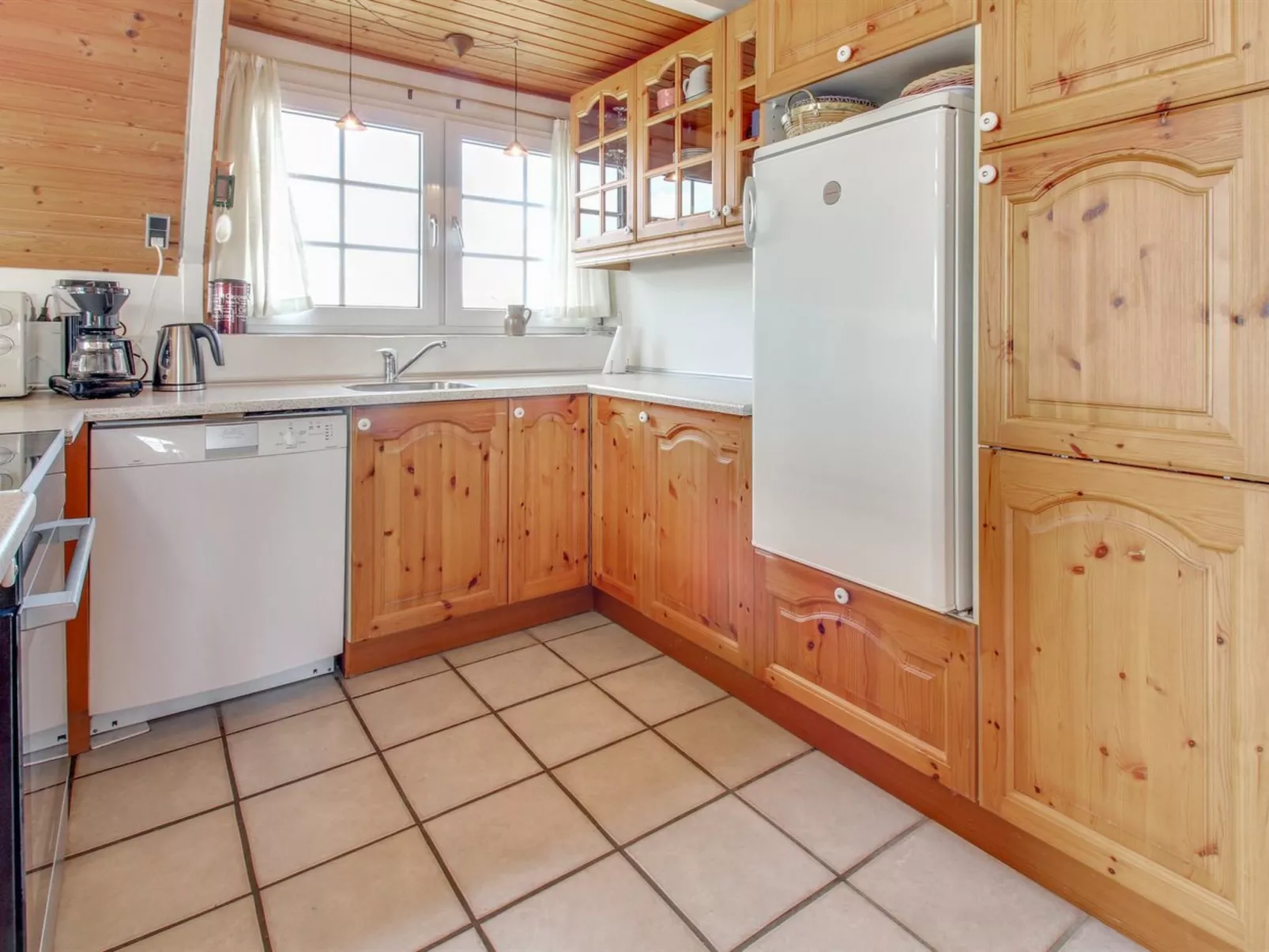 "Edvard" - 400m from the sea-Binnen