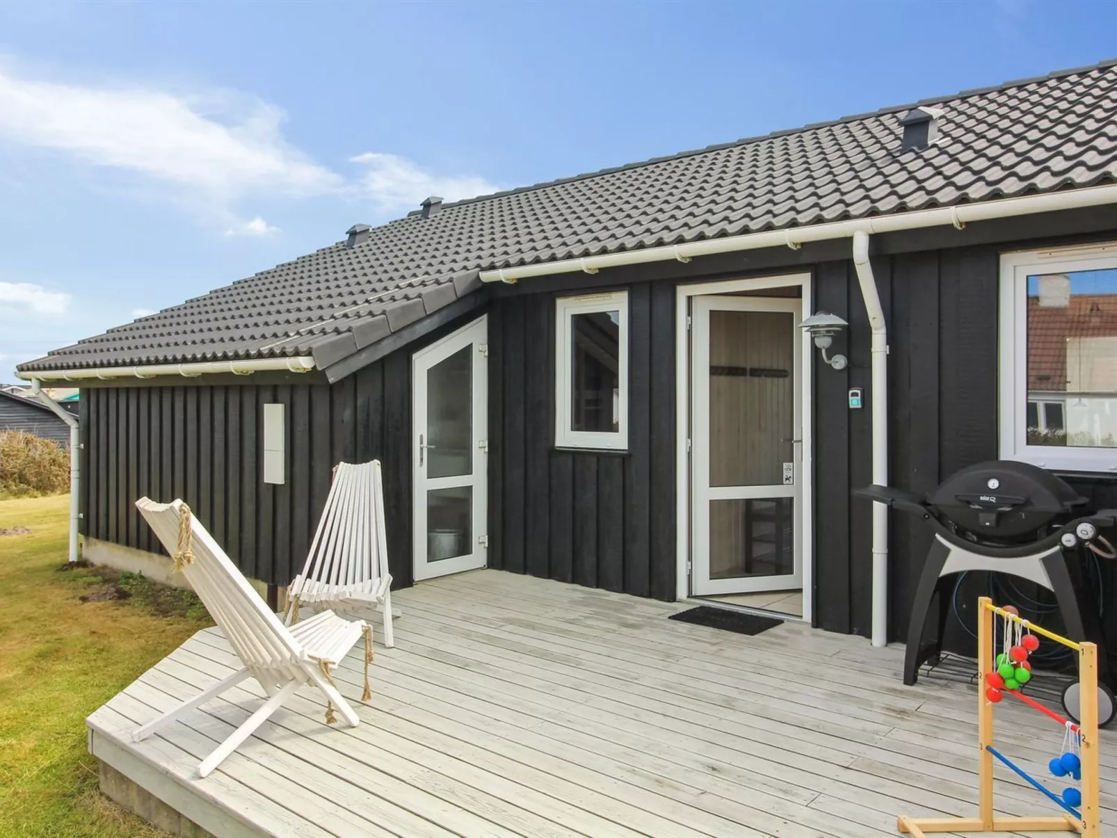 "Eyvin" - 100m from the sea-Buiten