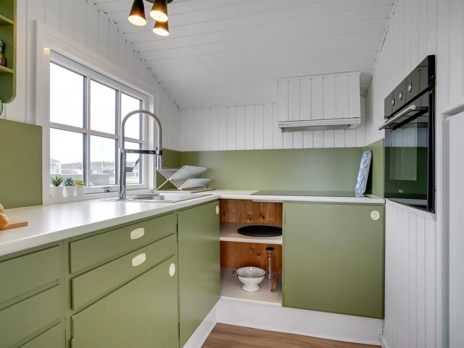 "Adina" - 50m from the sea-Binnen