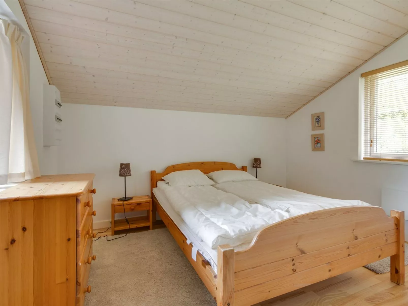 "Eina" - 250m from the sea-Binnen