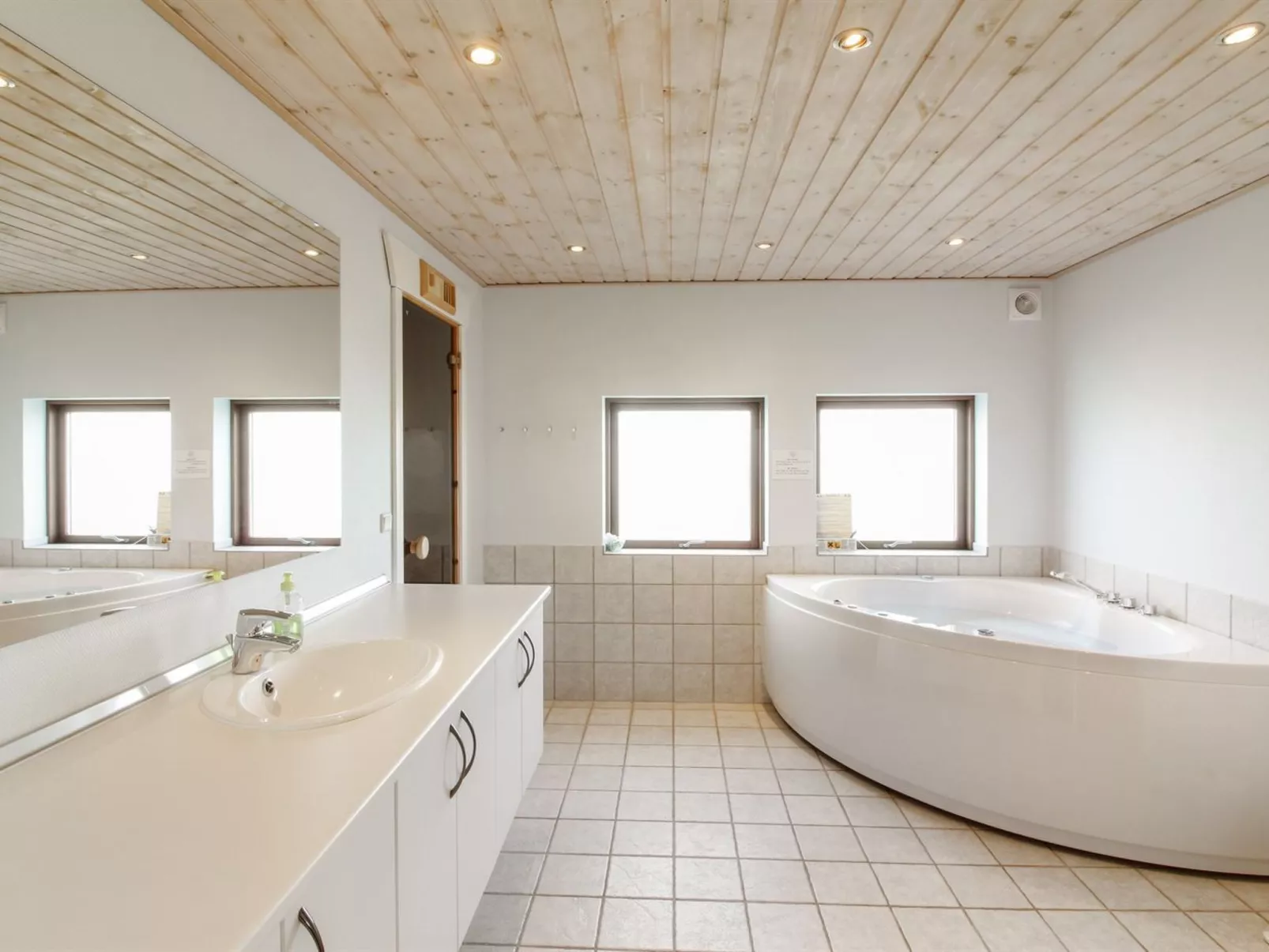 "Emma" - 976m from the sea-Binnen