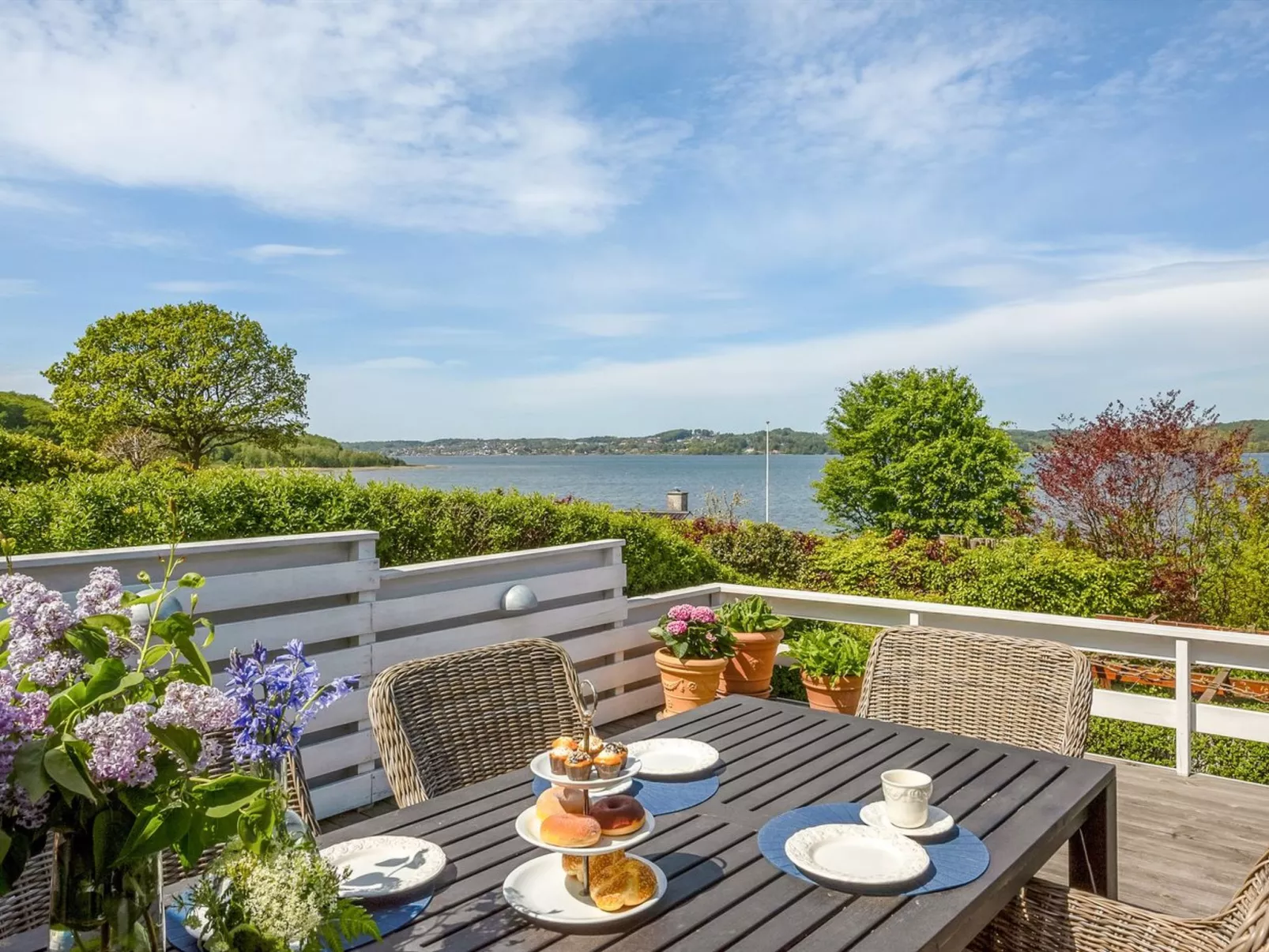 "Tini" - 50m to the fjord-Buiten