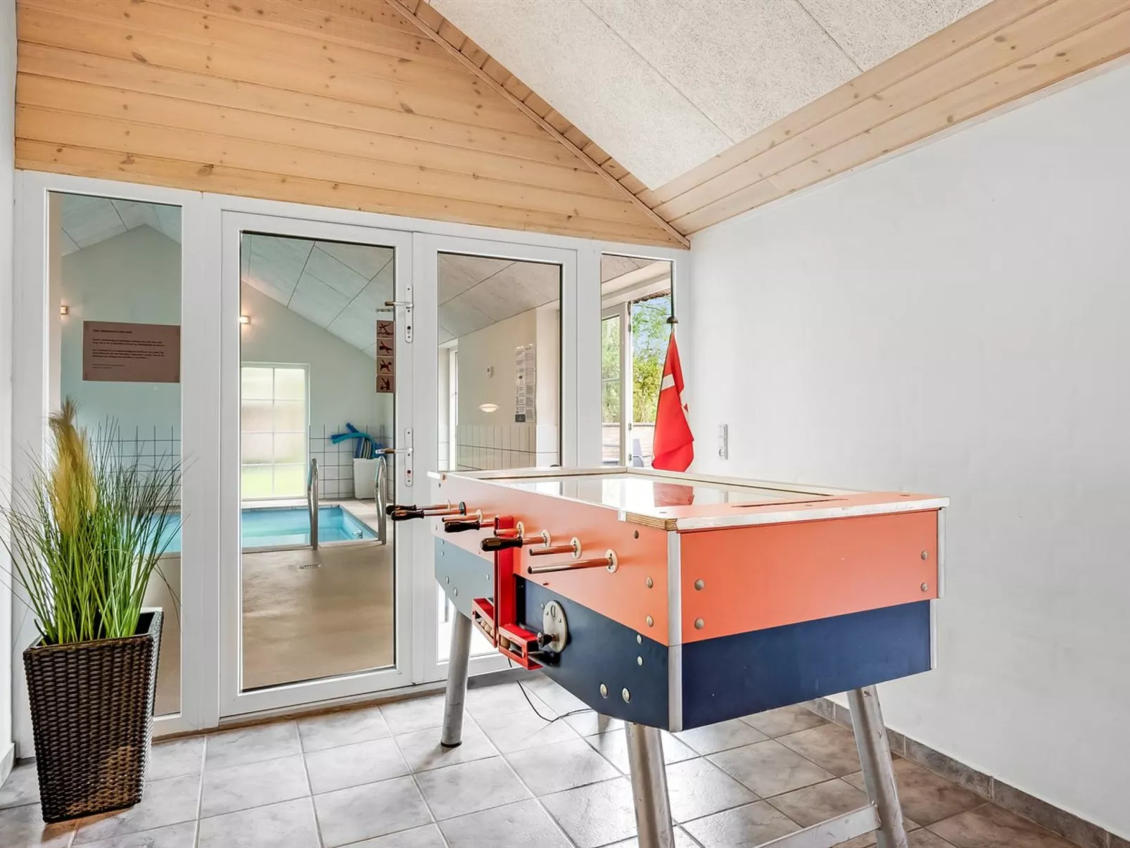 "Benthe" -  from the sea-Binnen