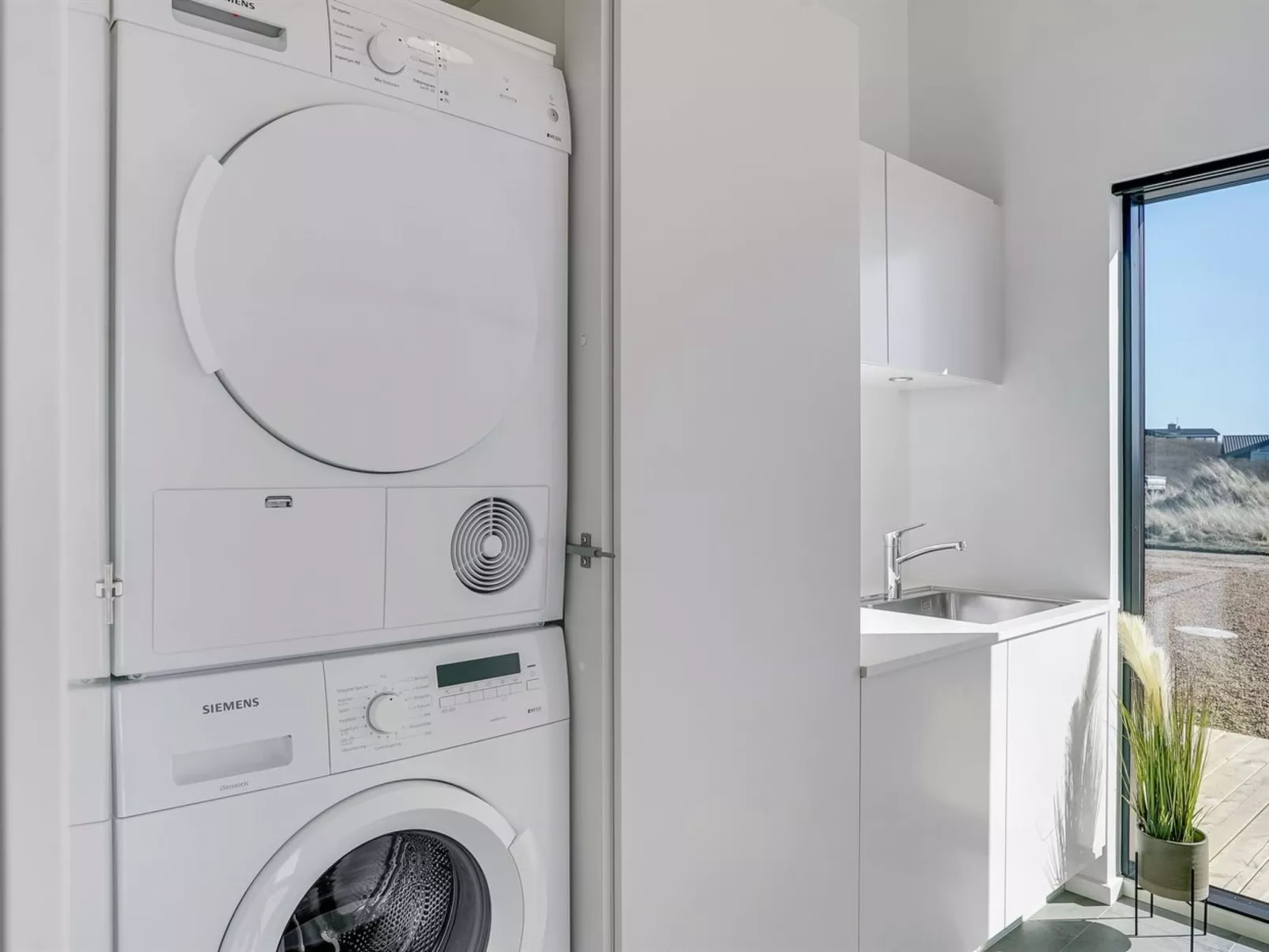 "Aiko" - 50m from the sea-Binnen