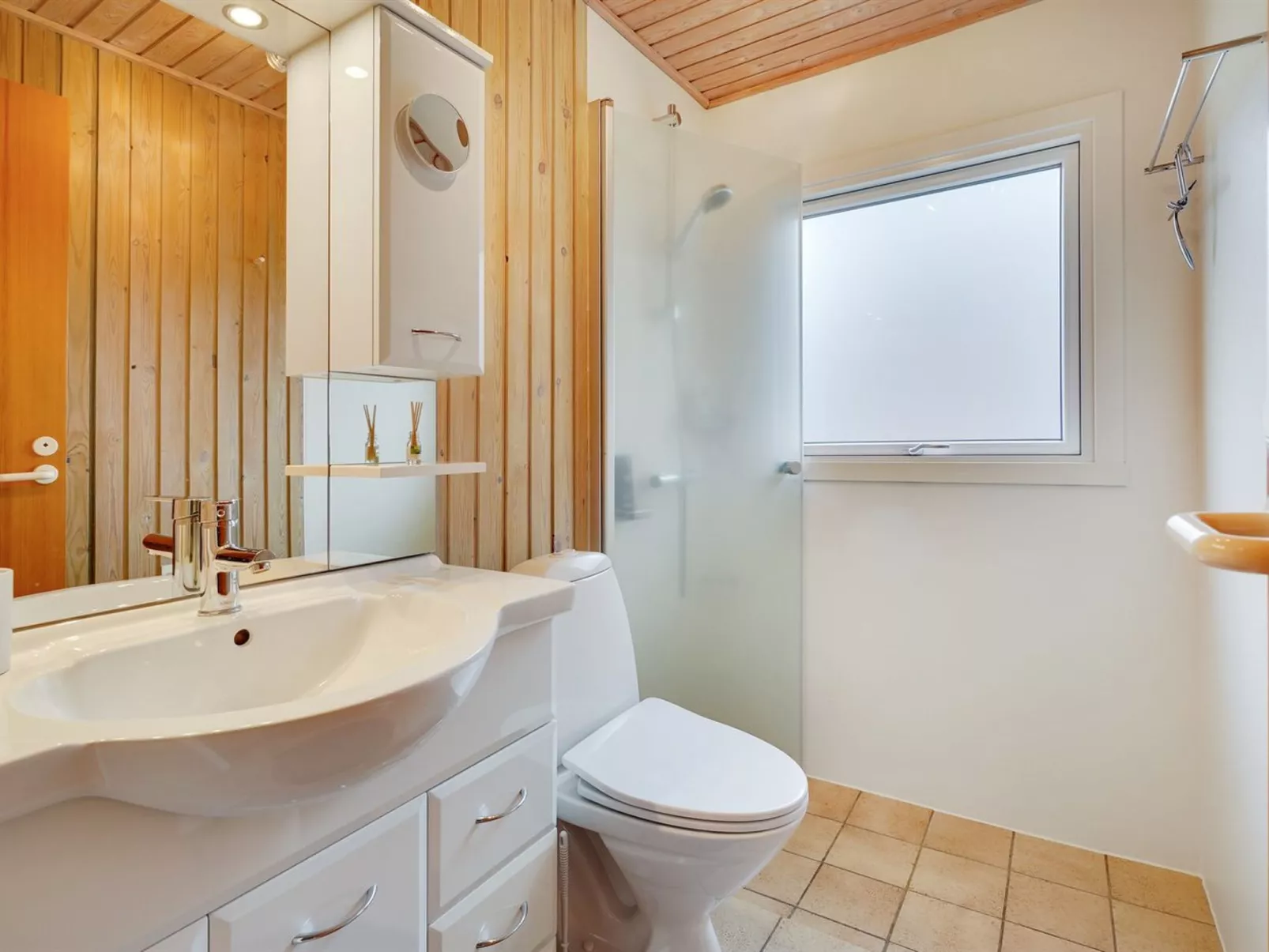 "Farthin" - 800m from the sea-Binnen