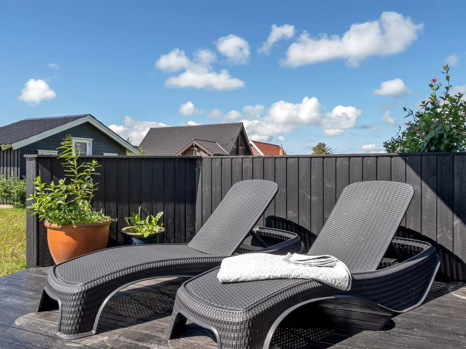 "Gudmunda" - 200m to the fjord-Buiten