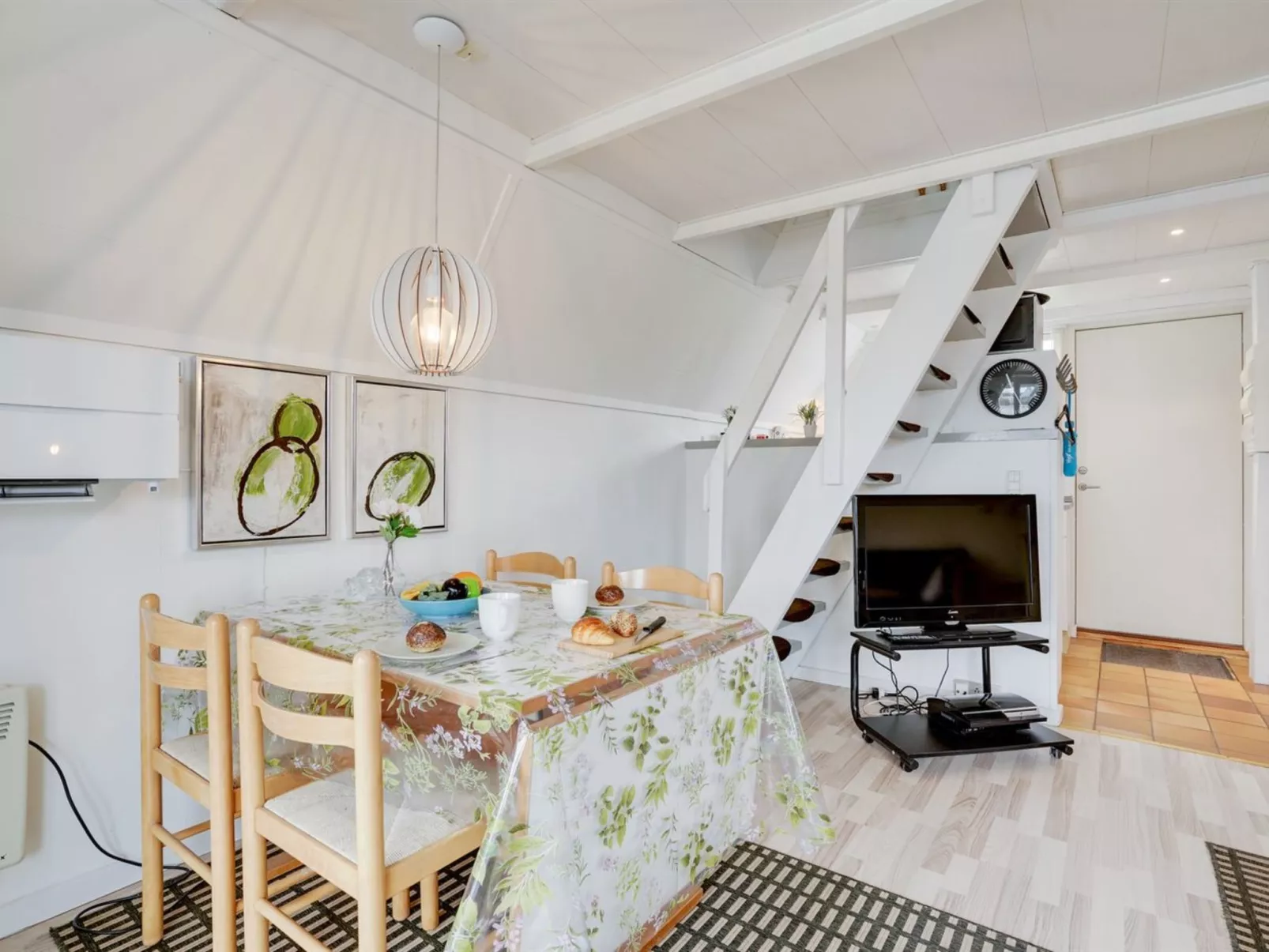 "Mijat" - 100m from the sea-Binnen