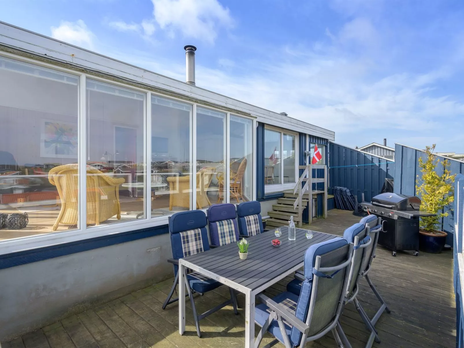 "Rajna" - 95m to the fjord-Buiten