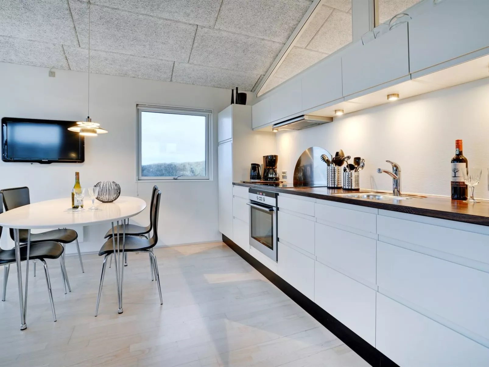 "Skade" - 75m from the sea-Binnen