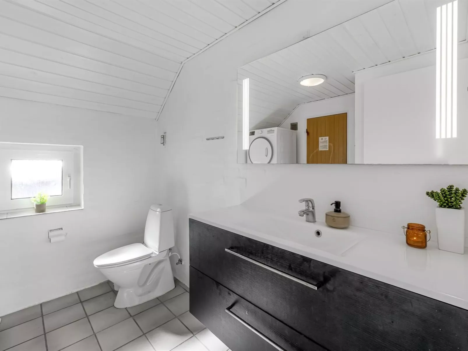 "Sylvi" - 1.7km from the sea-Binnen