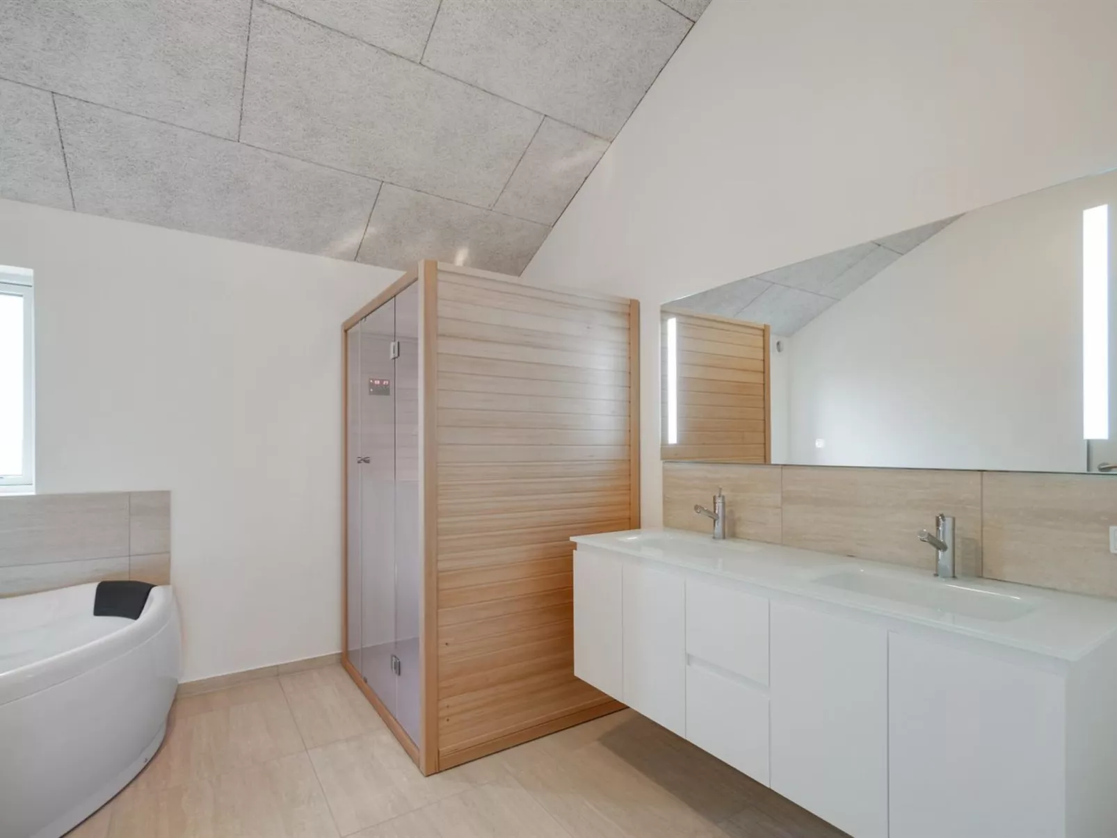 "Eveline" - 1.5km from the sea-Binnen