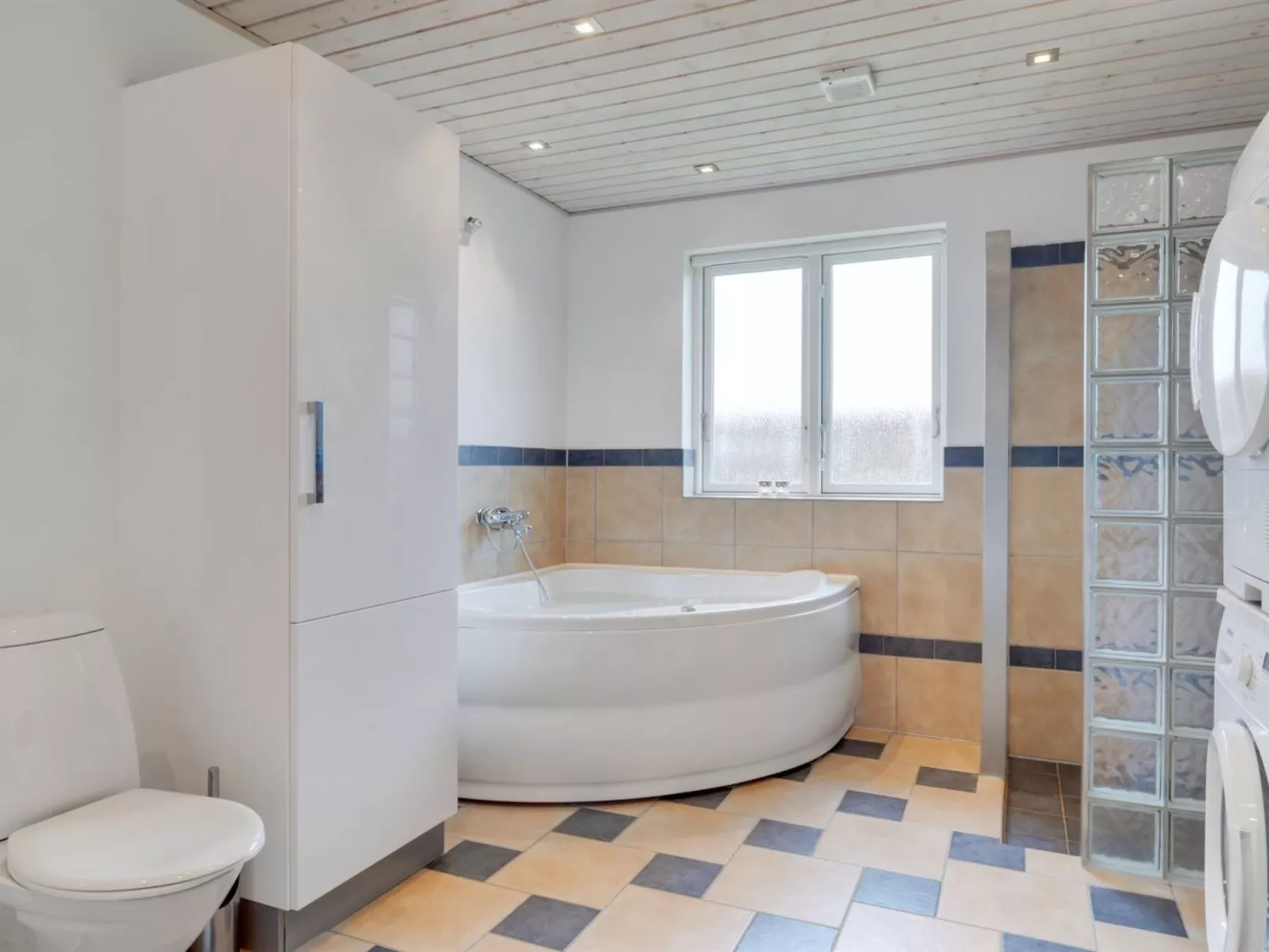 "Annesophie" - 300m to the fjord-Binnen