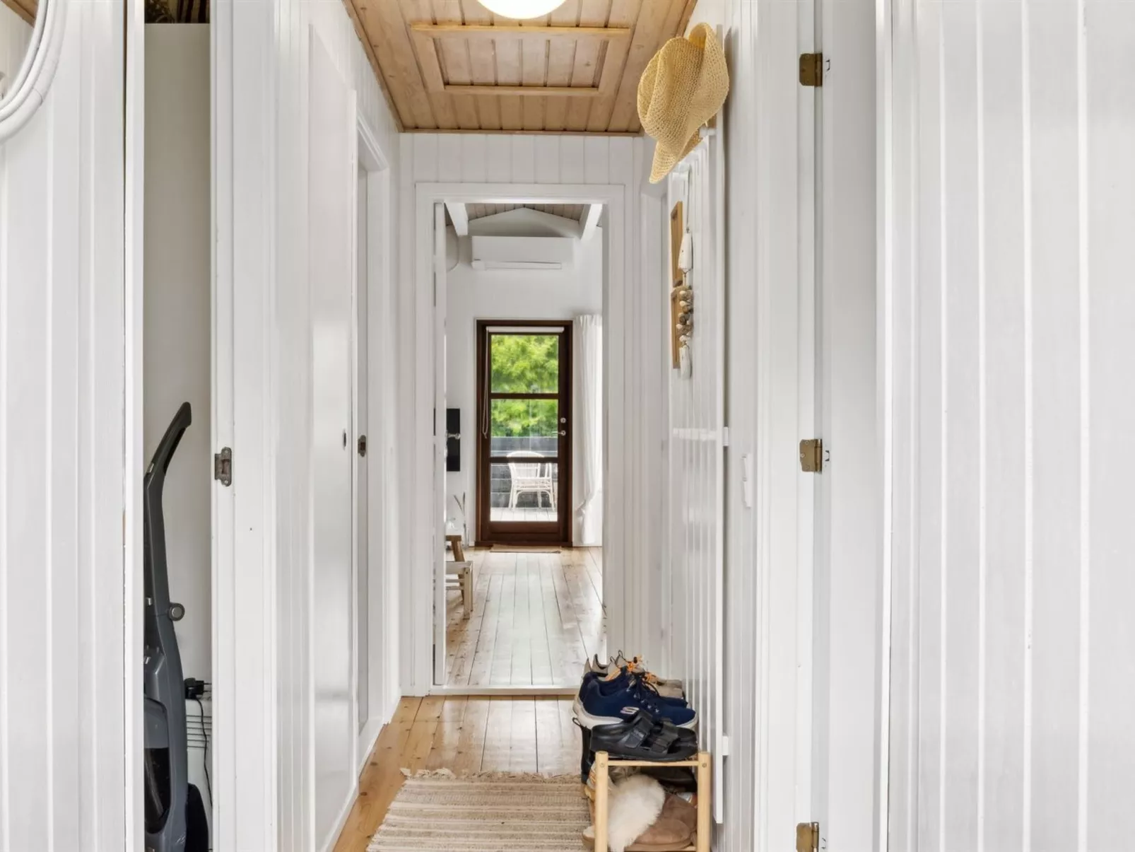 "Morten" - 500m from the sea-Binnen