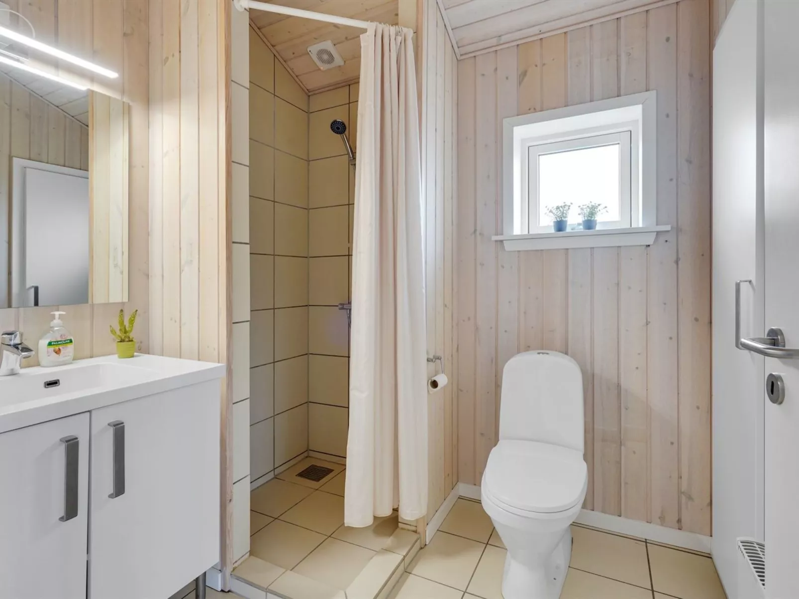 "Evin" - 800m from the sea-Binnen