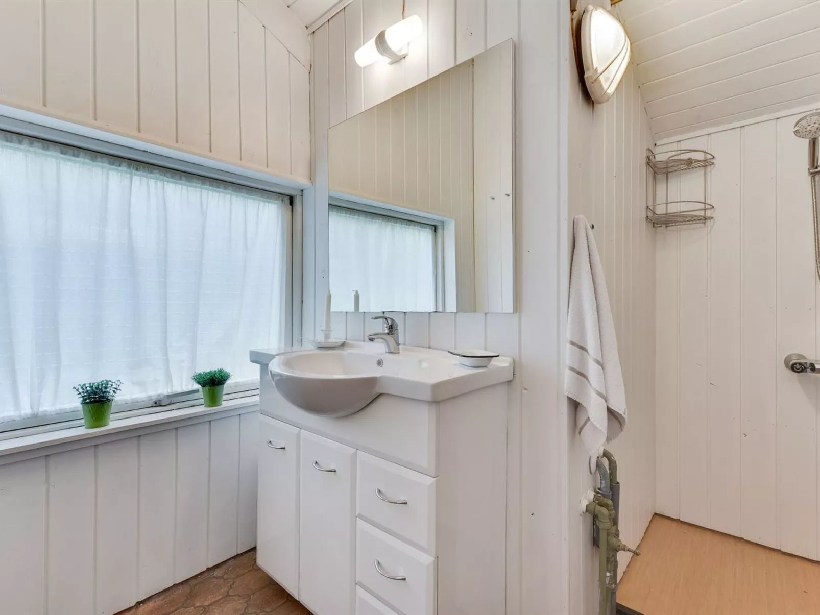 "Yngve" - 56.5km from the sea-Binnen