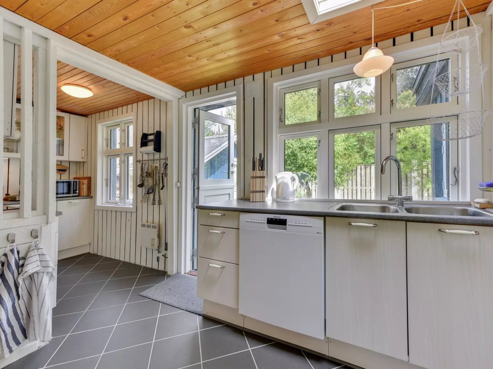 "Sebastian" - 100m to the fjord-Binnen