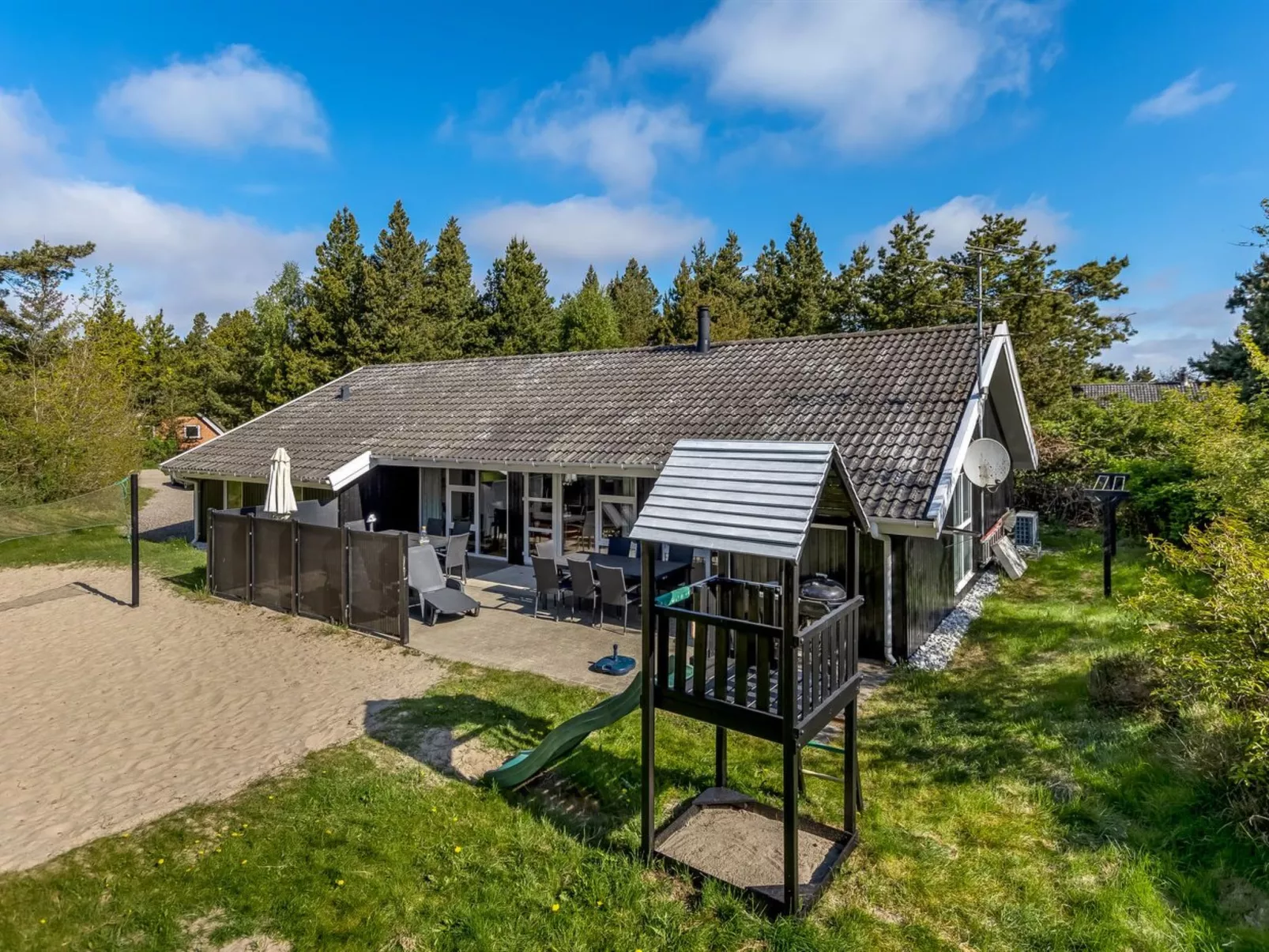 "Livni" - 3.8km from the sea-Buiten