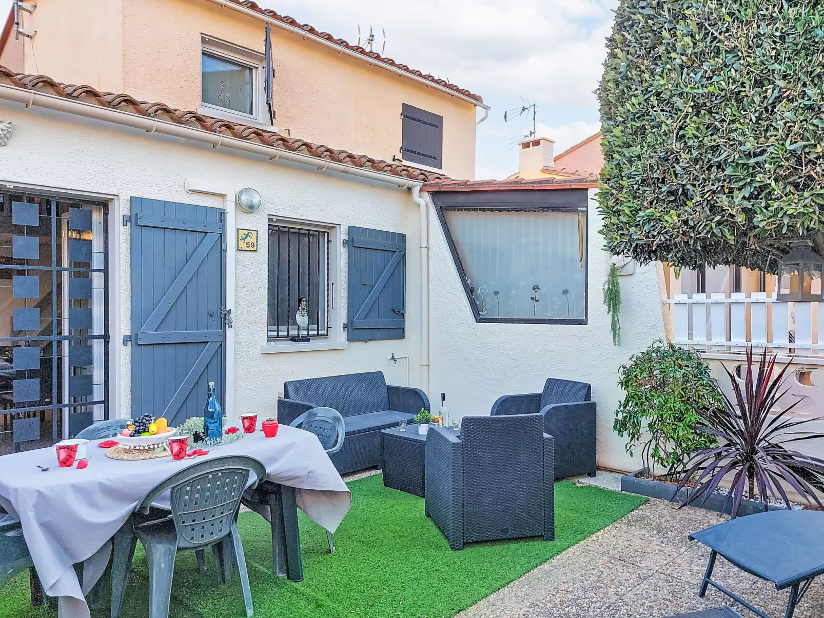 Les Amandines-Buiten