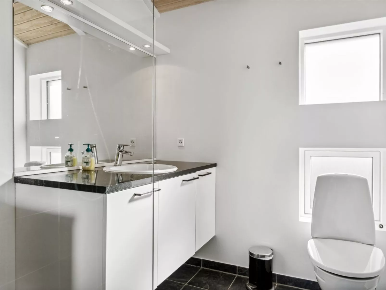 "Simona" - 300m from the sea-Binnen