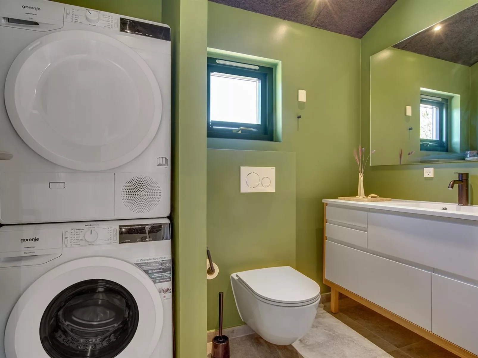 "Ileana" -  from the sea-Binnen