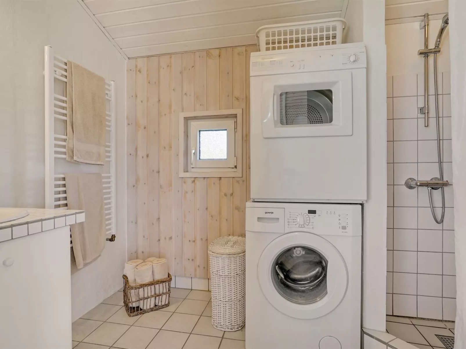 "Aella" - 150m from the sea-Binnen