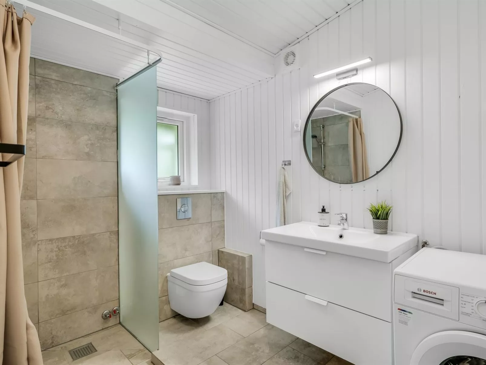 "Elmira" - 555m from the sea-Binnen