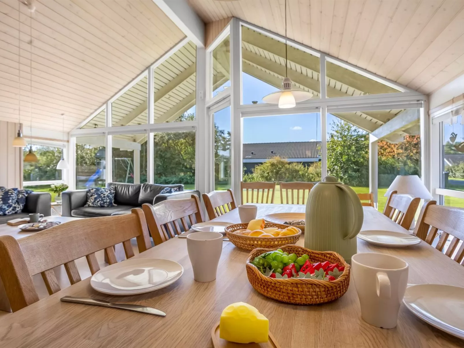 "Enid" - 700m from the sea