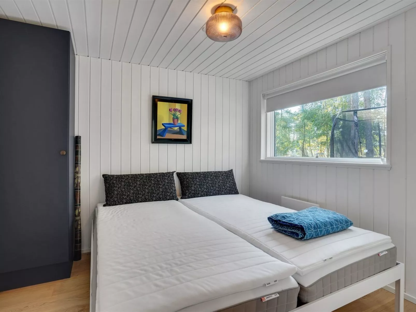 "Iwa" - 475m from the sea-Binnen