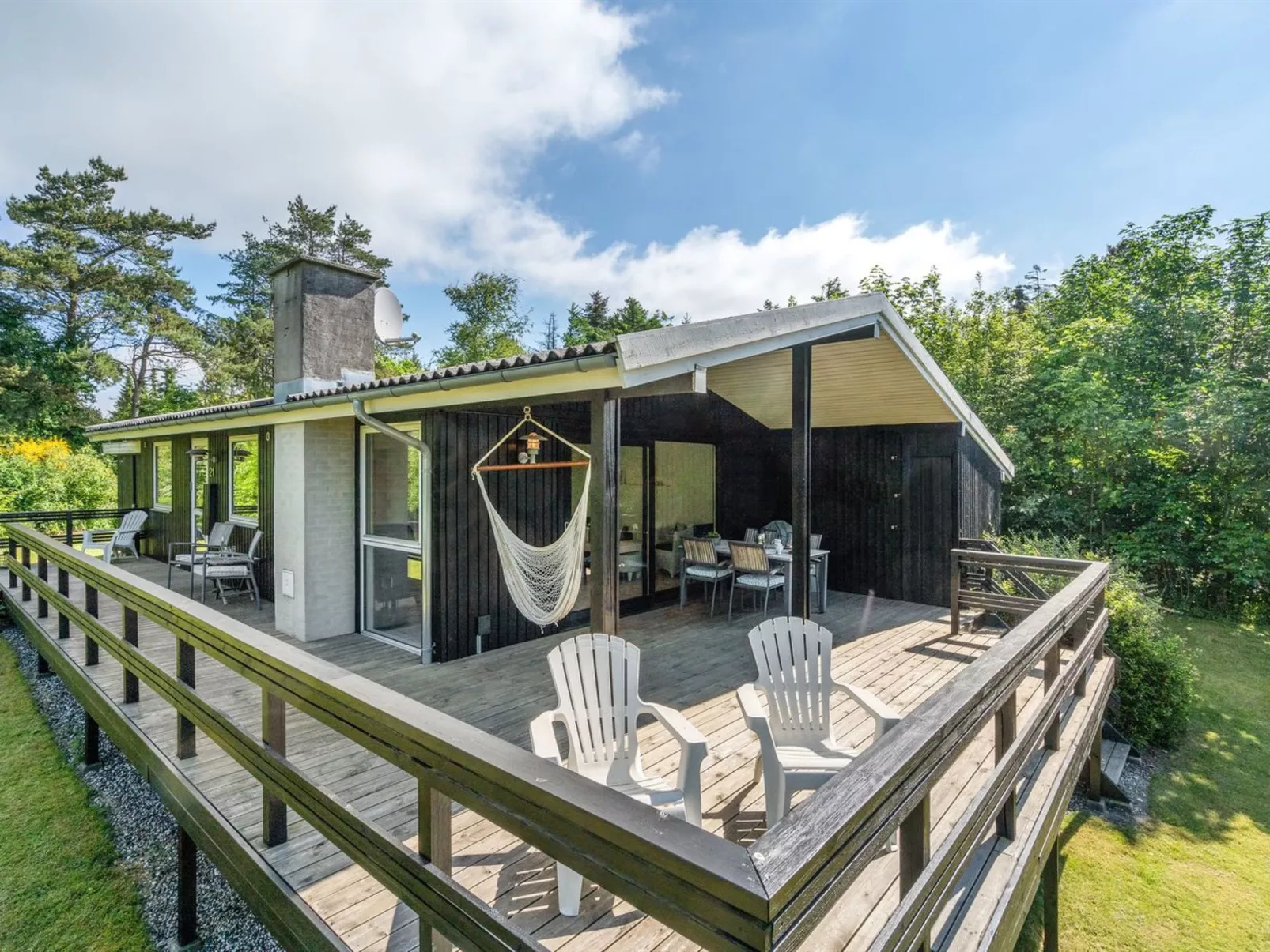 "Angantir" - 700m to the fjord-Buiten