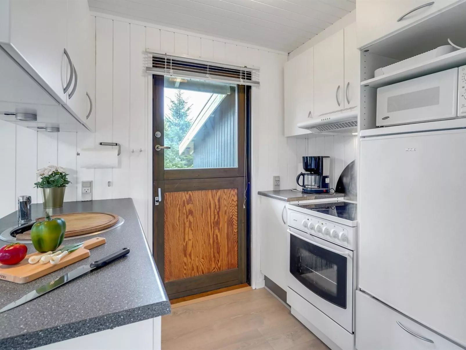 "Aileen" - 900m from the sea-Binnen