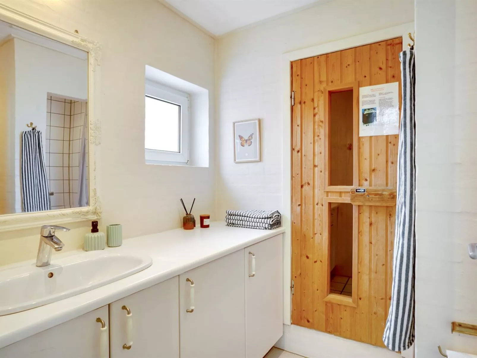 "Marjukka" - 10m from the sea-Binnen