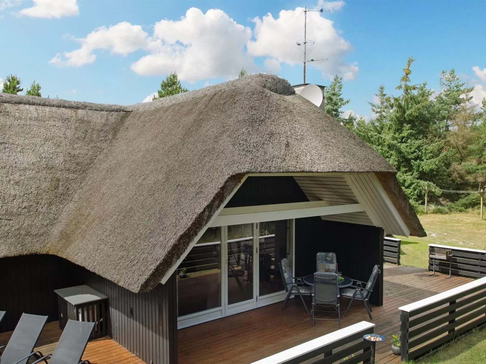 "Patrik" - 1.4km from the sea-Buiten