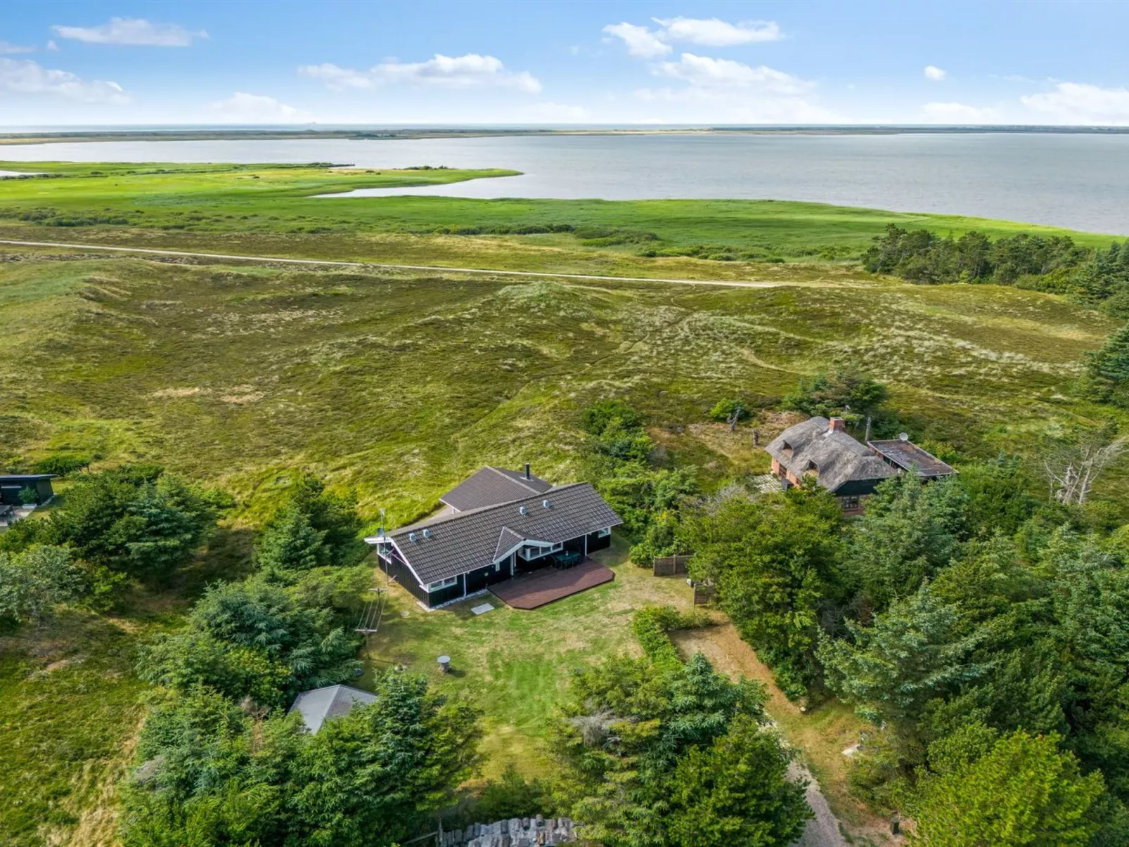 "Leona" - 250m to the fjord-Buiten