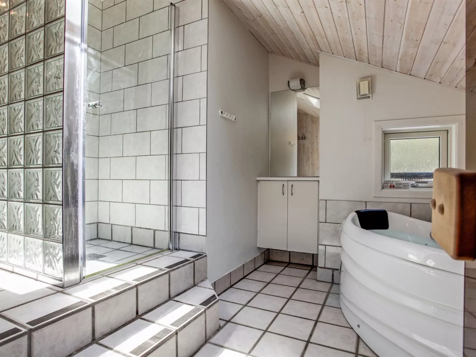 "Sylvia" - 900m from the sea-Binnen