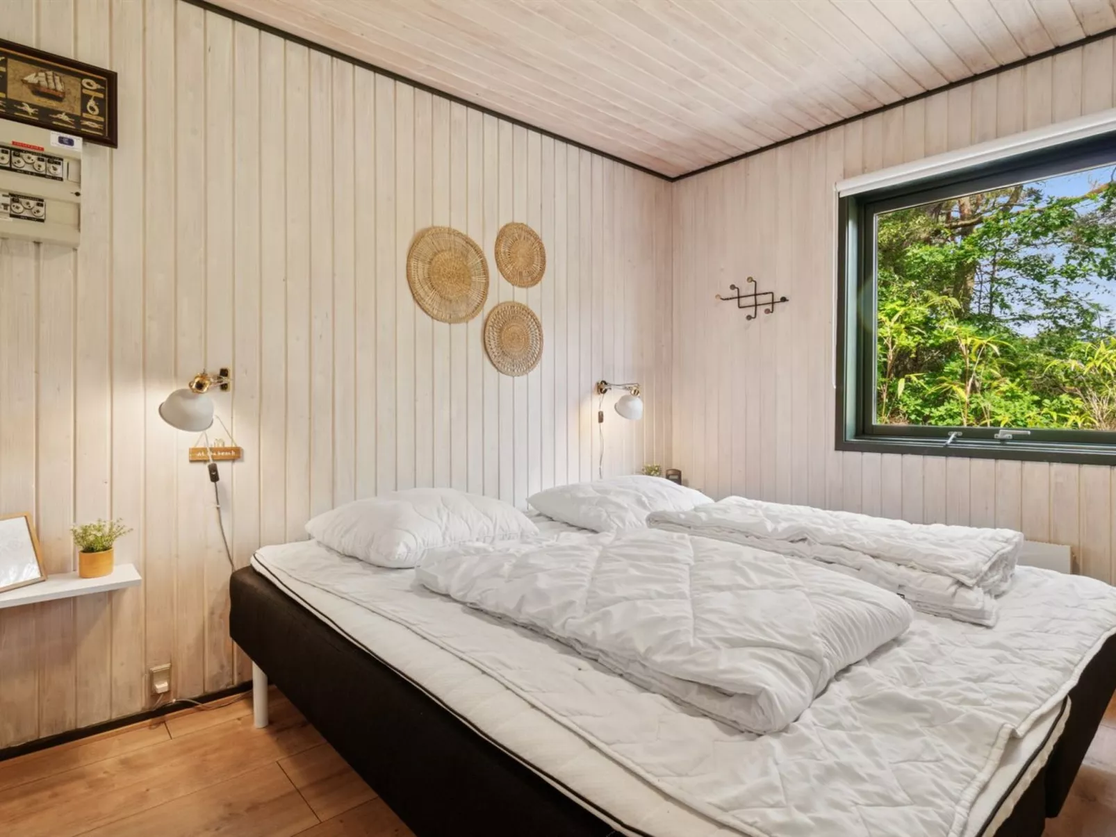 "Ellinor" - 300m from the sea-Binnen