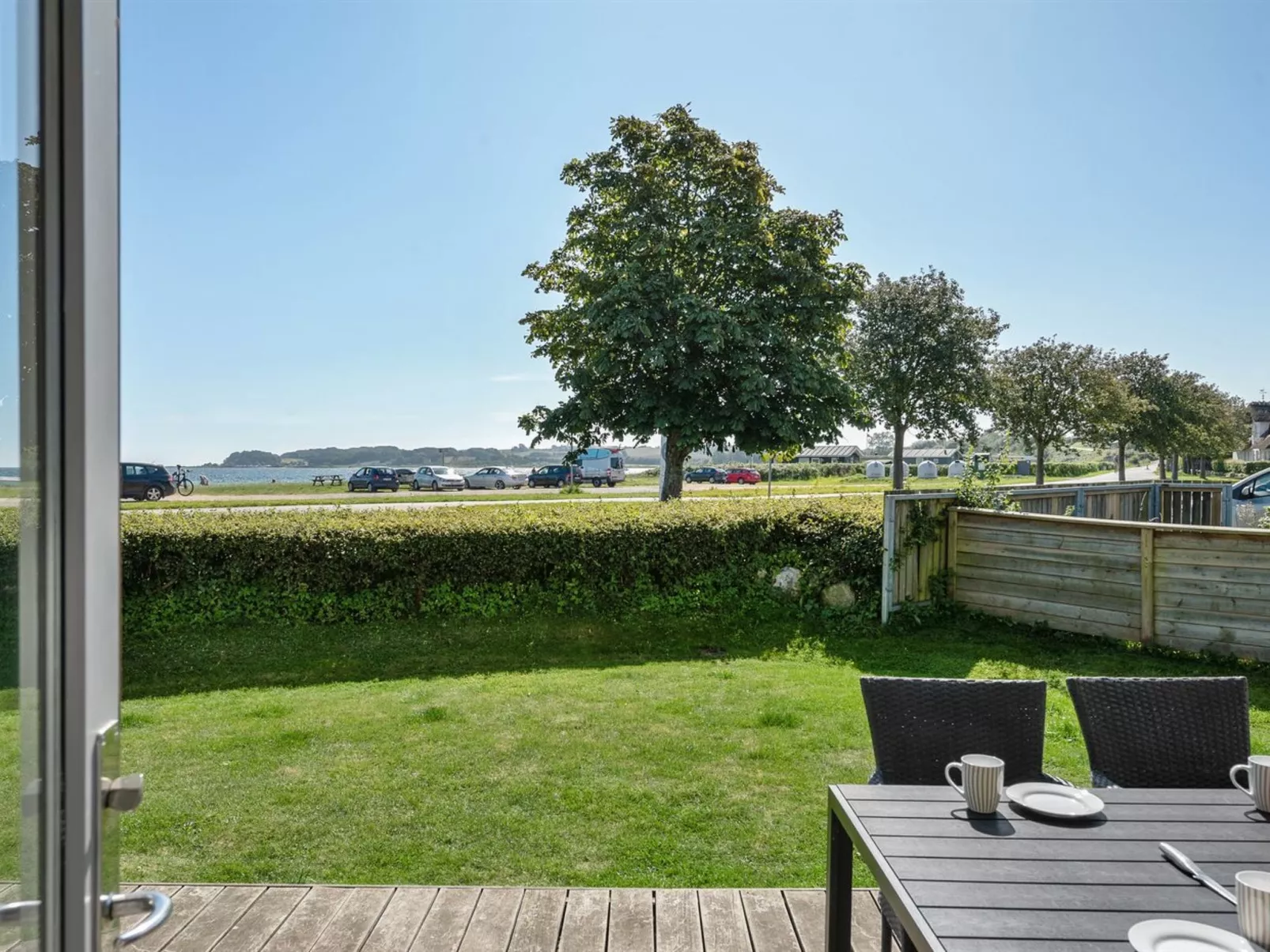 "Katrina" - 50m to the fjord-Buiten