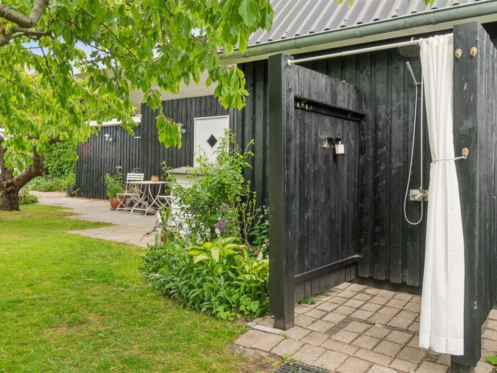 "Varma" - 25m from the sea-Buiten